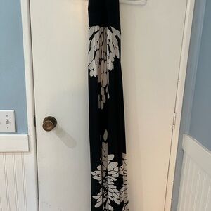 Black and white sunflower dress. Super comfy. Size S